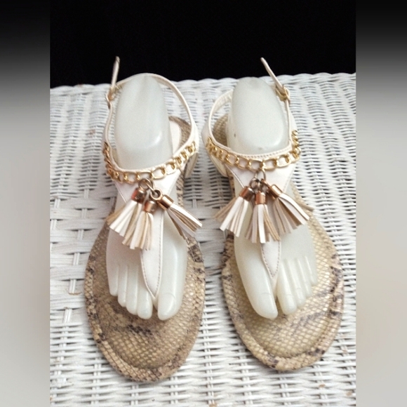 Women Ashley Stewart Wide Width Tassle Gold Chain Snake Print Sandals sz 11W - Picture 1 of 8